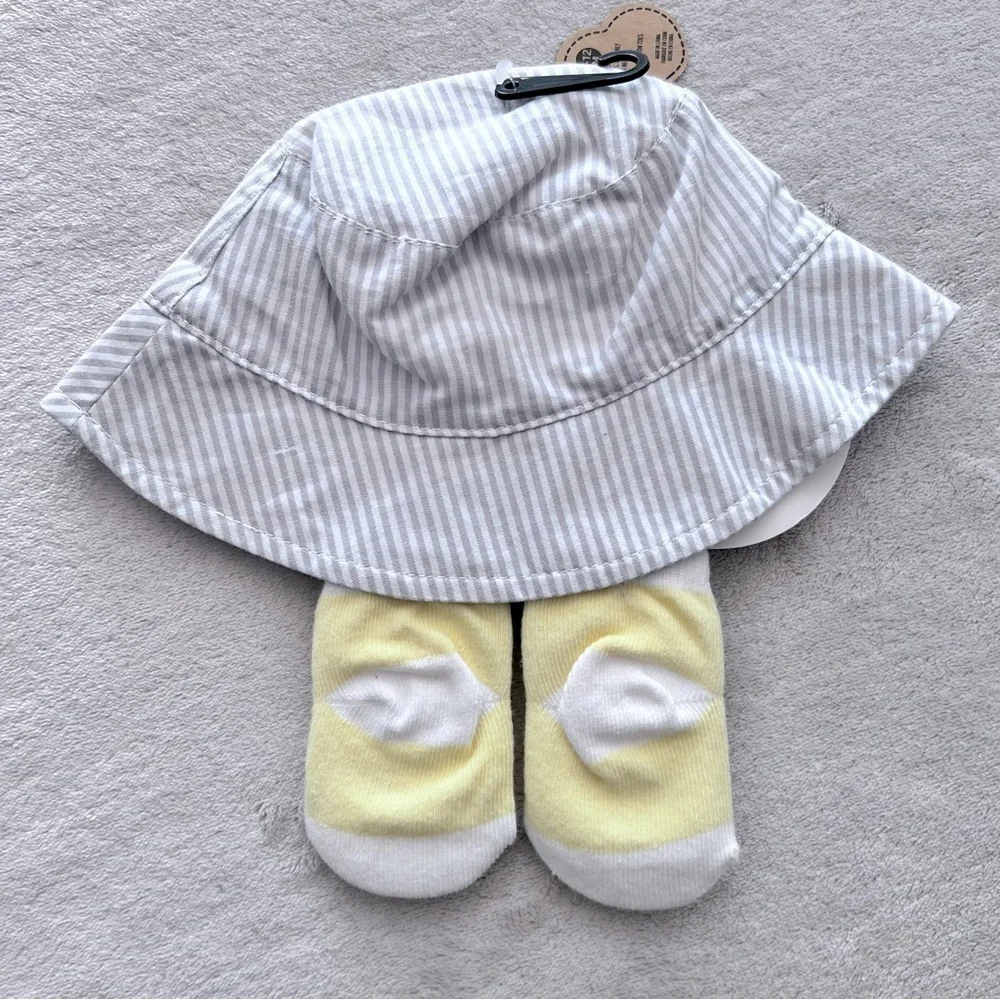 NWT Baby Essentials bunny hat and matching socks size 0-12 months